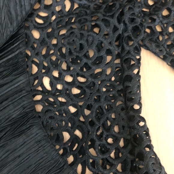 New NWOT unique black rose floral lace cardigan ridge pleat outline size large - Picture 9 of 9